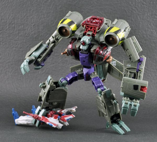 Transformers Reveal The Shield Lugnut  (10 of 18)